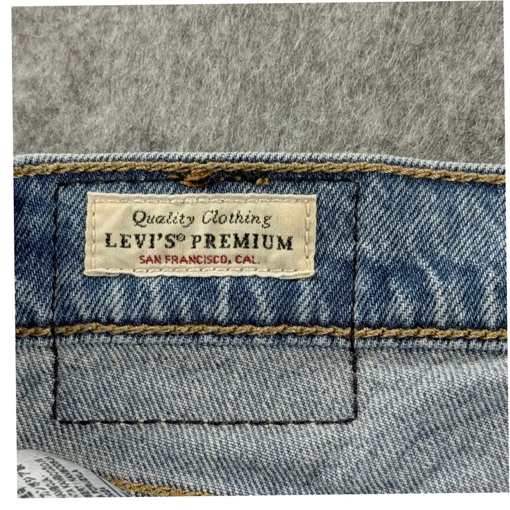 Levi's Premium Wedgie Straight Leg Jeans 28x27 In Middle Man Wash